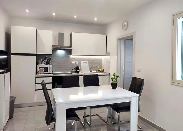 La Maison De Genevieve Appartement Aci Trezza